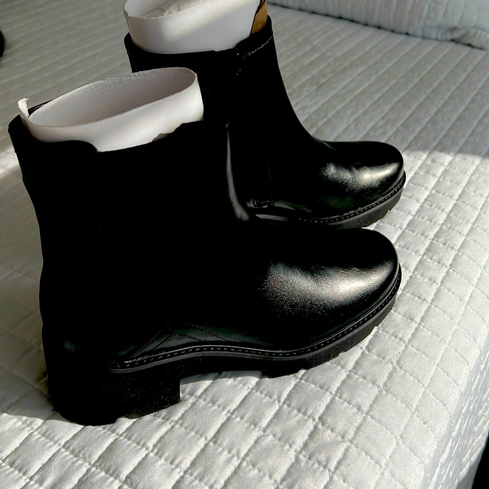 Naturalizer Cade Chelsea Ankle Boot in Black Size 8 New
